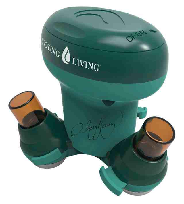 Masażer Vitassage™ z dozownikiem olejków eterycznych |
Vitassage™ Essential Oil Dispensing Massager | magia-urody.pl Masażer Vitassage™ z dozownikiem olejków eterycznych |
Vitassage™ Essential Oil Dispensing Massager | magia-urody.pl